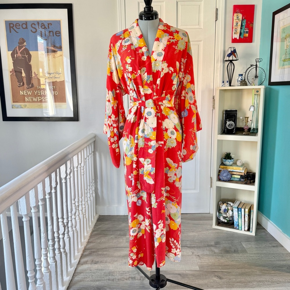 Vintage Japanese Yukata Floral Red Kimono Robe (size M)